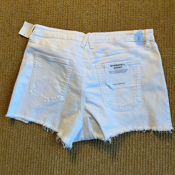 Good American Bombshell Short color White Frey Hem 038 Size 16 NWT - Picture 8 of 16